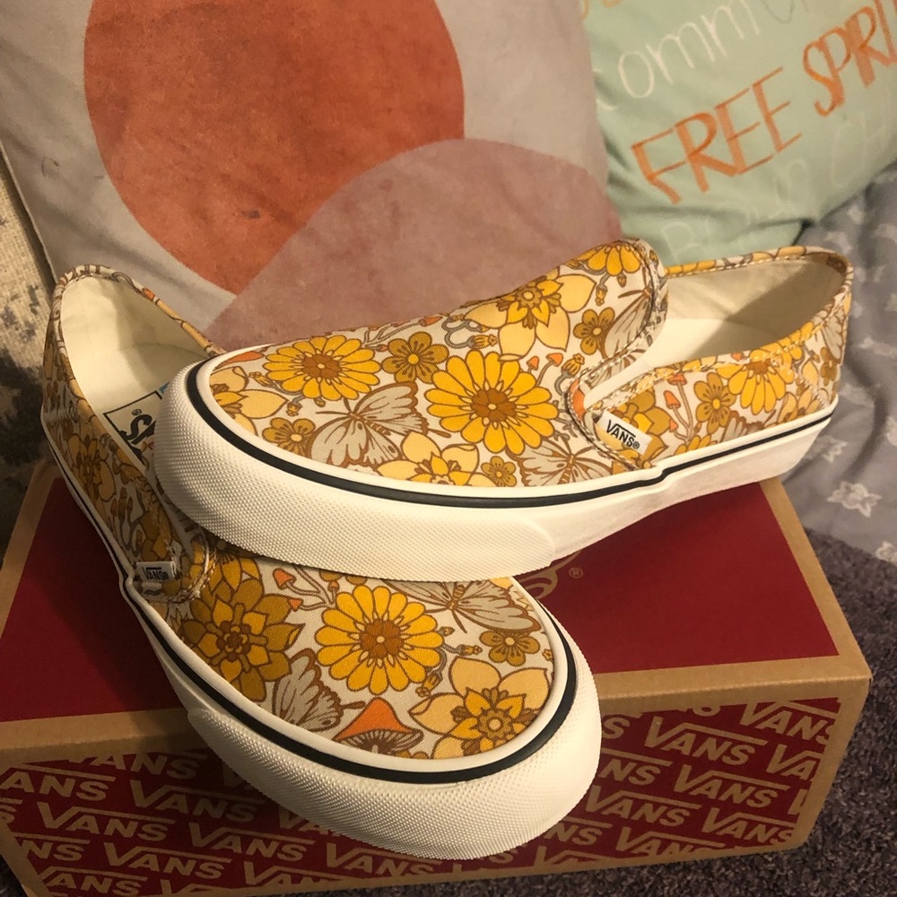 Trippy Floral Slip On Vans
